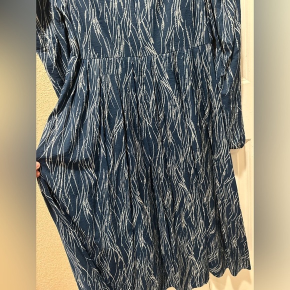 Chelsea28 Nordstrom Celeste Stripe Blue-Ivory Midi Dress V-neck , size M - Picture 5 of 11